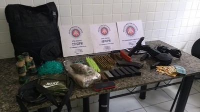 Materiais pertencentes a traficantes foram apreendidos, no bairro de Arenoso, na mesma localidade onde 100 kg de maconha foram encontrados.