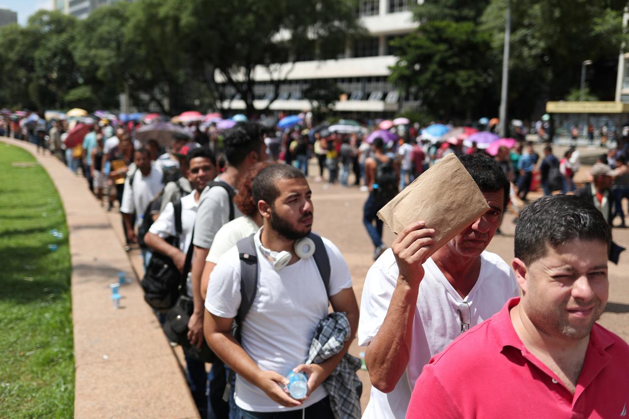 Taxa de desemprego sobe a 12,4% e Brasil volta a ter mais de 13 mi ...