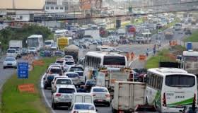 Resultado de imagem para Protesto deixa trânsito congestionado na BR-324, em Salvador