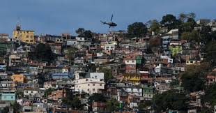 Resultado de imagem para Confronto entre criminosos e policiais na Favela da Rocinha deixa dois mortos