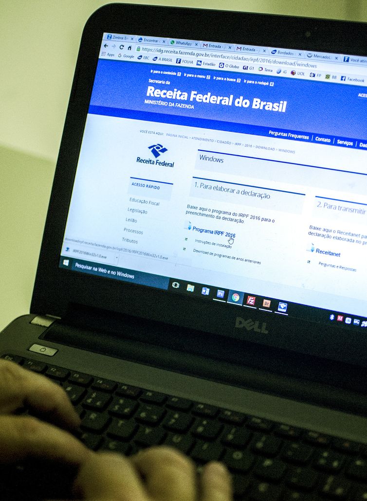 BrasÃ­lia - Receita Federal libera o programa da DeclaraÃ§Ã£o do Imposto de Renda Pessoa FÃ­sica 2016, ano-base 2015 (Marcelo Camargo/AgÃªncia Brasil)