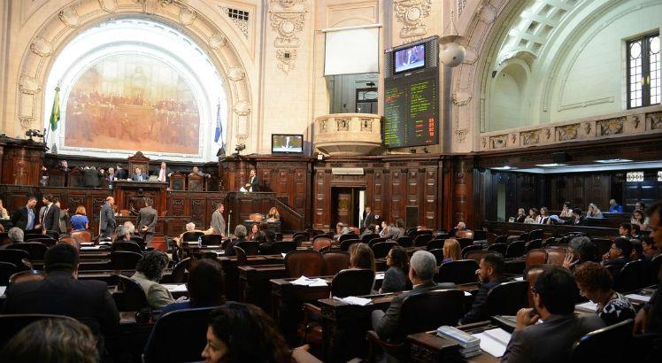 Resultado de imagem para PF investiga repasse de salário na Alerj