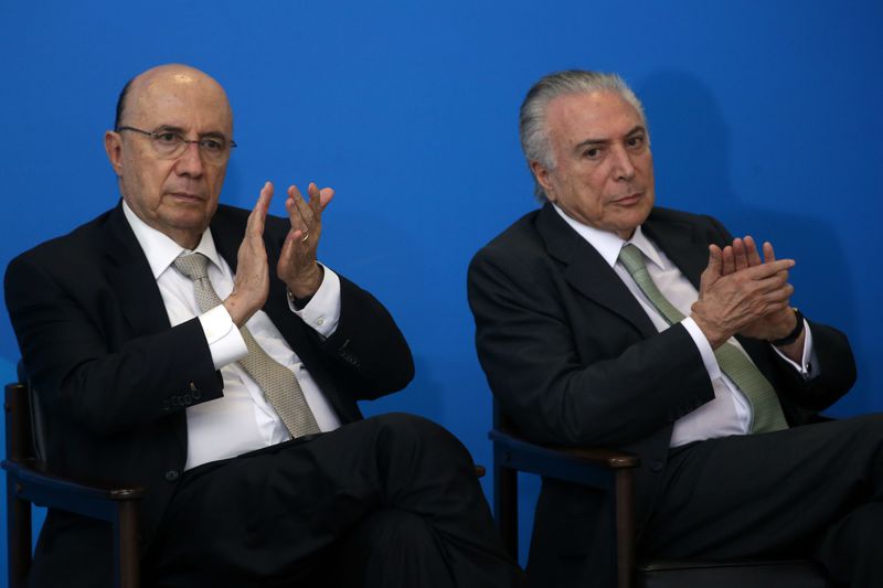 Resultado de imagem para Temer afirma nÃ£o se incomodar ao ser renegado pela campanha de Meirelles