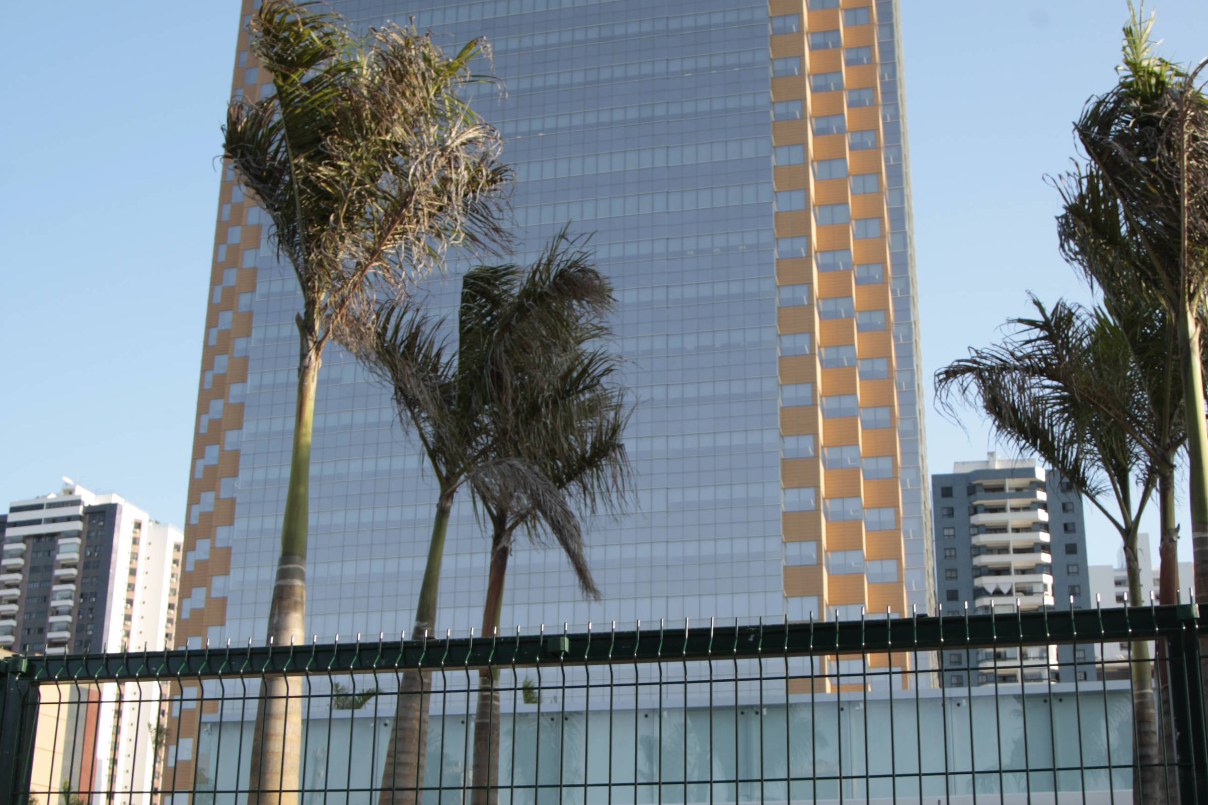 Resultado de imagem para Lava Jato prende ex-dirigentes do Petros e pede prisão de dono da OAS