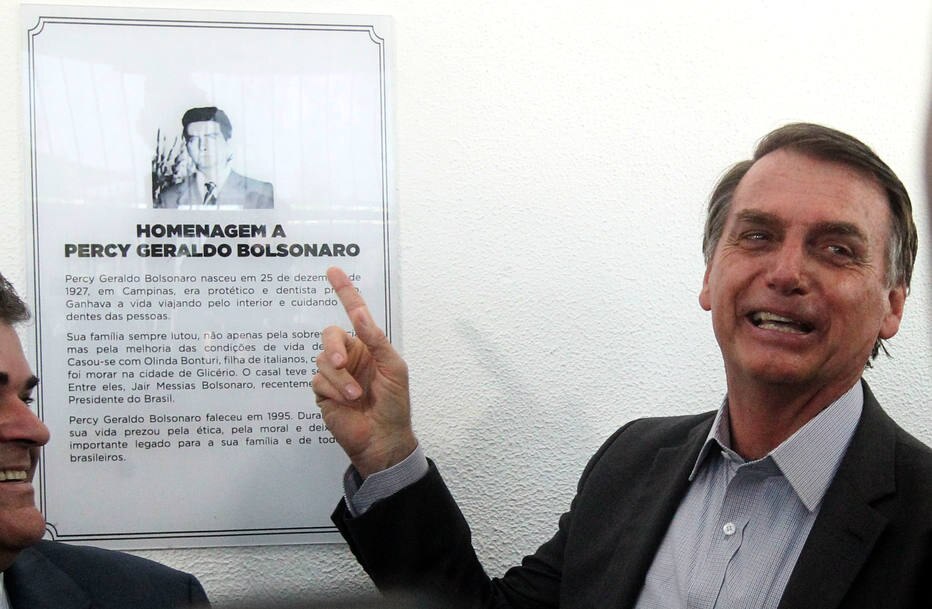 Resultado de imagem para Bolsonaro inaugura no RJ colégio para filhos de PMs e critica ideologia de gênero