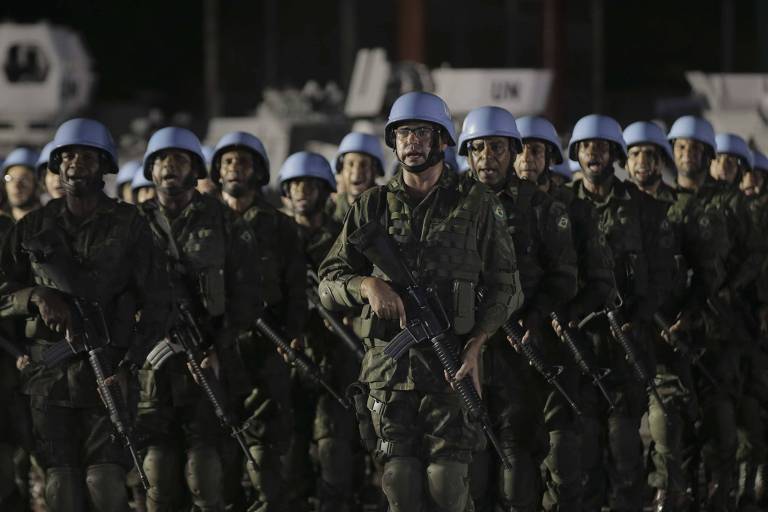 Cerimônia de encerramento das atividades do Exército brasileiro no Haiti, onde o Brasil liderou a missão de paz da ONU desde 2004