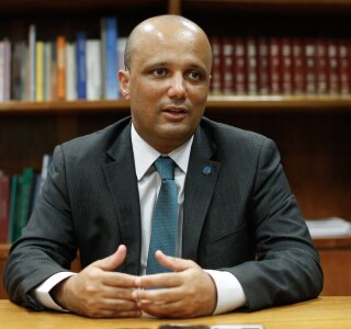 Resultado de imagem para Em grupo do PSL, lÃder critica e depois ameniza relação com Maia