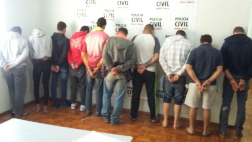 Doze pessoas foram presas durante a operação 