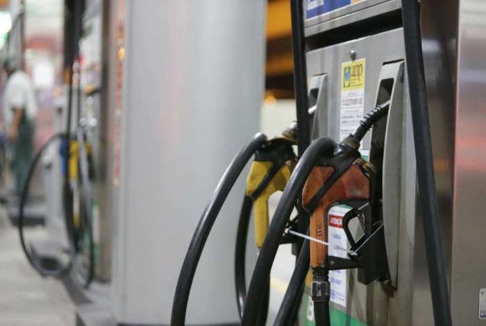Resultado de imagem para Petrobras eleva preço do diesel em 2,5% nas refinarias