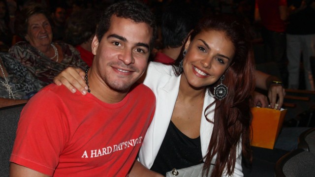 Thiago Martins e Paloma Bernardi estão juntos há quatro anos