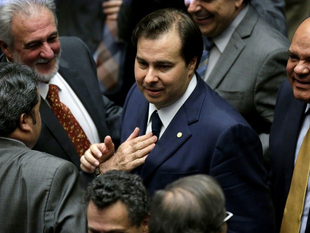 Rodrigo Maia recebe os cumprimentos após 1º turno da eleição para presidente da Câmara (Foto: Reuters/Ueslei Marcelino)