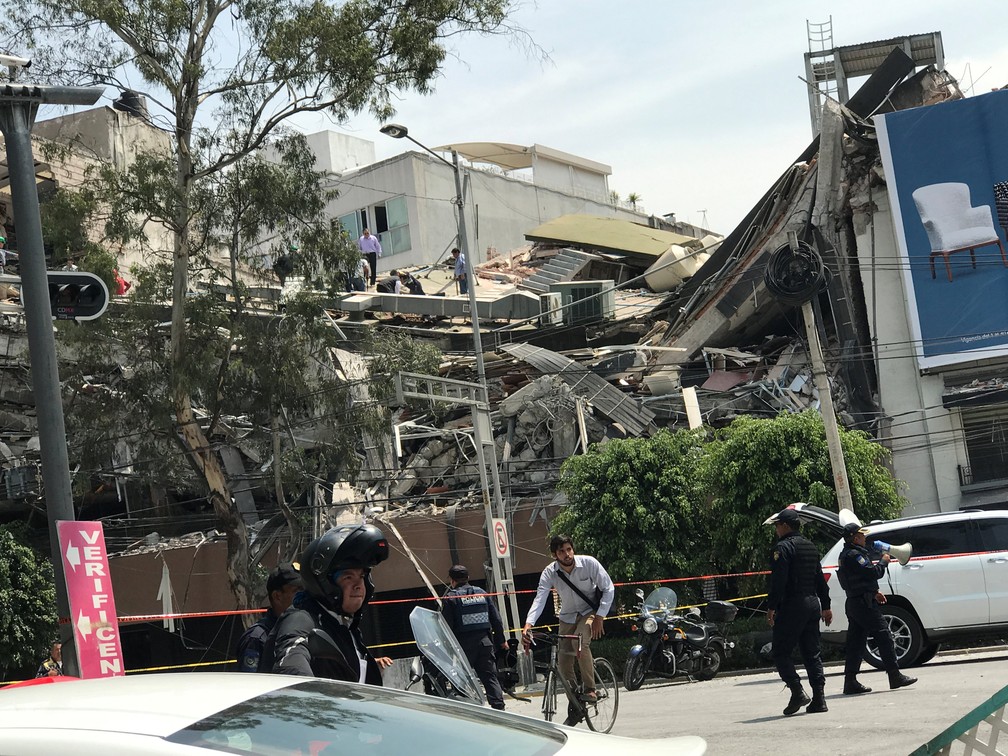 Prédio desaba após terremoto atingir a Cidade do México  (Foto: Claudia Daut/Reuters)