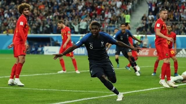 Umtiti comemora gol da FranÃ§a contra a BÃ©lgica