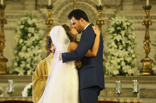 Nicole Bahls e Marcelo Bimbi se casam no Rio (Foto: Daniel Pinheiro e Anderson Borde/AgNews)