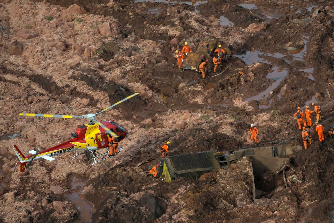 Rescue crew work in a dam owned by Brazilian miner Vale SA that burst, in Brumadinho, Brazil January 25, 2019. REUTERS/Washington Alves