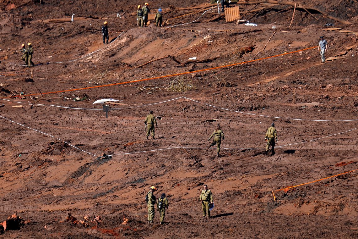 Militares israelenses durante buscas por vÃtimas em Brumadinho, onde uma barragem da mineradora Vale se rompeu.