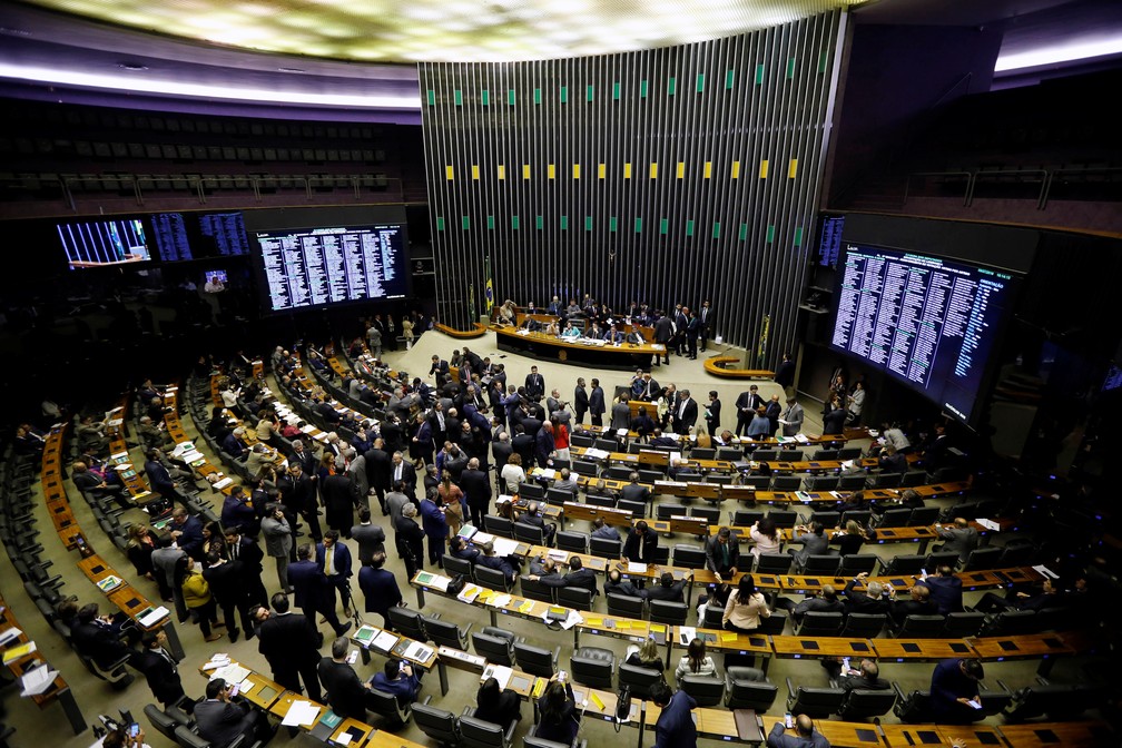 Resultado de imagem para Deputados tentam concluir nesta quarta-feira votação em 1º turno da reforma da Previdência