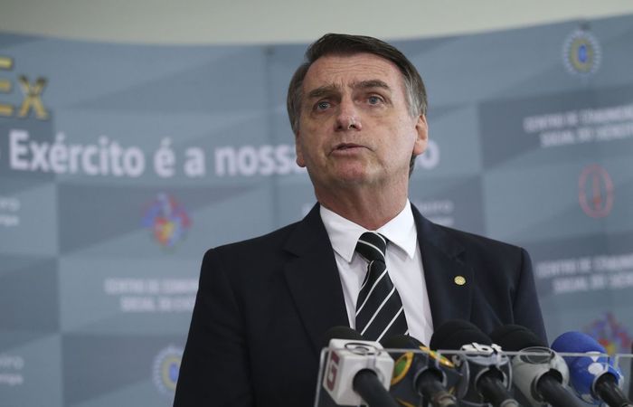Resultado de imagem para Bolsonaro diz esperar que Coaf continue com Moro, mas que 'Congresso é soberano'