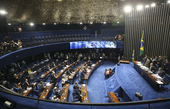 Resultado de imagem para Senado aprova ampliação da posse de armas em propriedades rurais