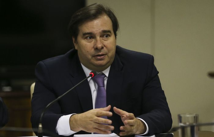 Resultado de imagem para Maia diz que dobrar Fundo Eleitoral para até R$ 3,7 bi 'não é exagero'