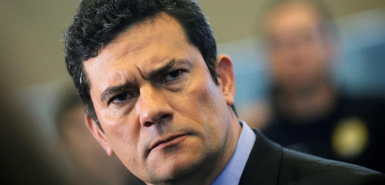 Resultado de imagem para Mensagens apontam que Moro interferiu em negociação de delações