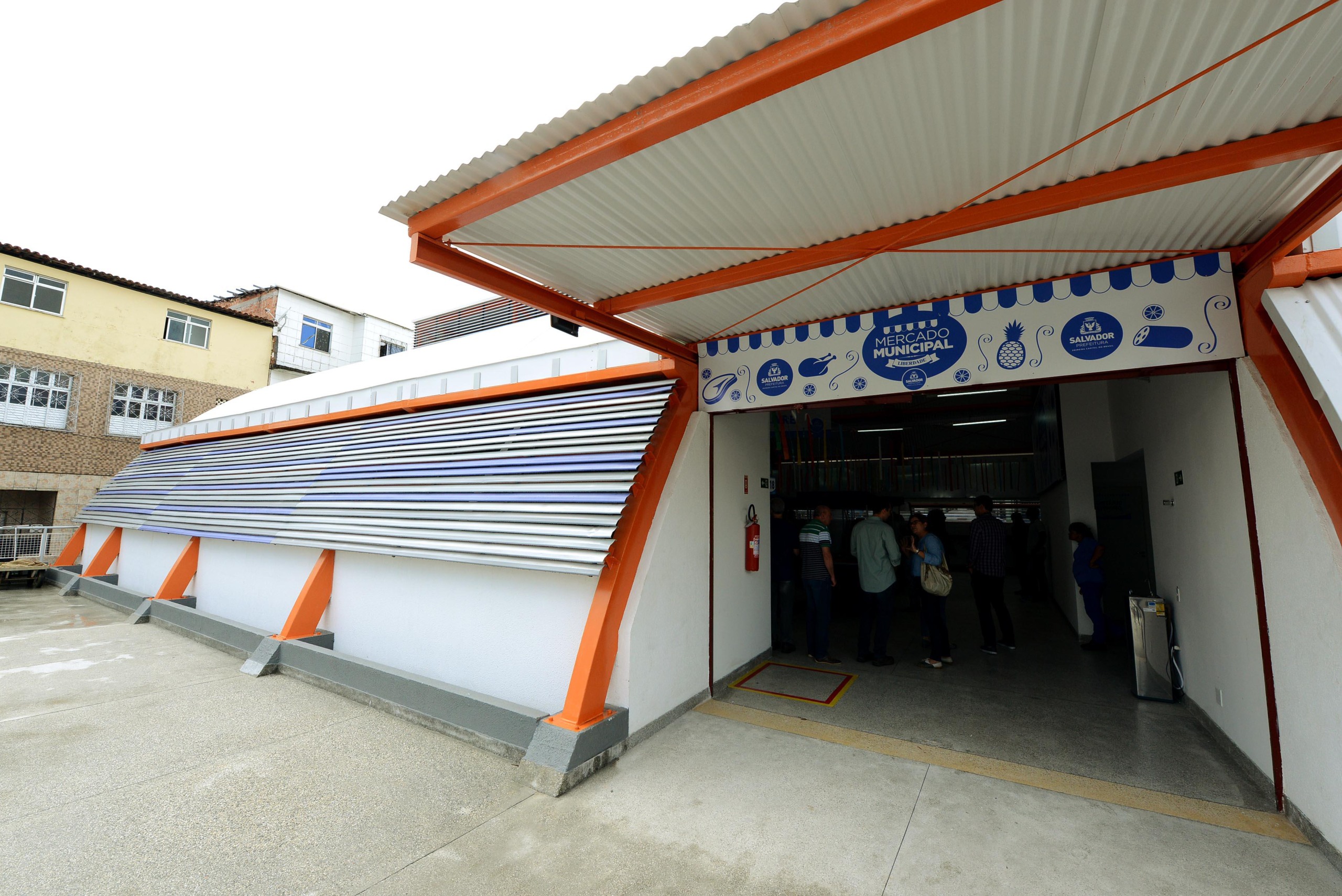Resultado de imagem para fotos do mercado da prefeitura do bairro da liberdade em salvador
