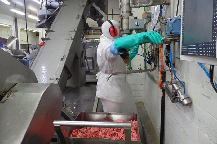 Resultado de imagem para Embargo Ã  carne de frango ameaÃ§a economias erguidas sobre frigorÃ­ficos no RS