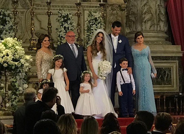 Nicole Bahls e Marcelo Bimbi se casam no Rio (Foto: Daniel Pinheiro e Anderson Borde/AgNews)