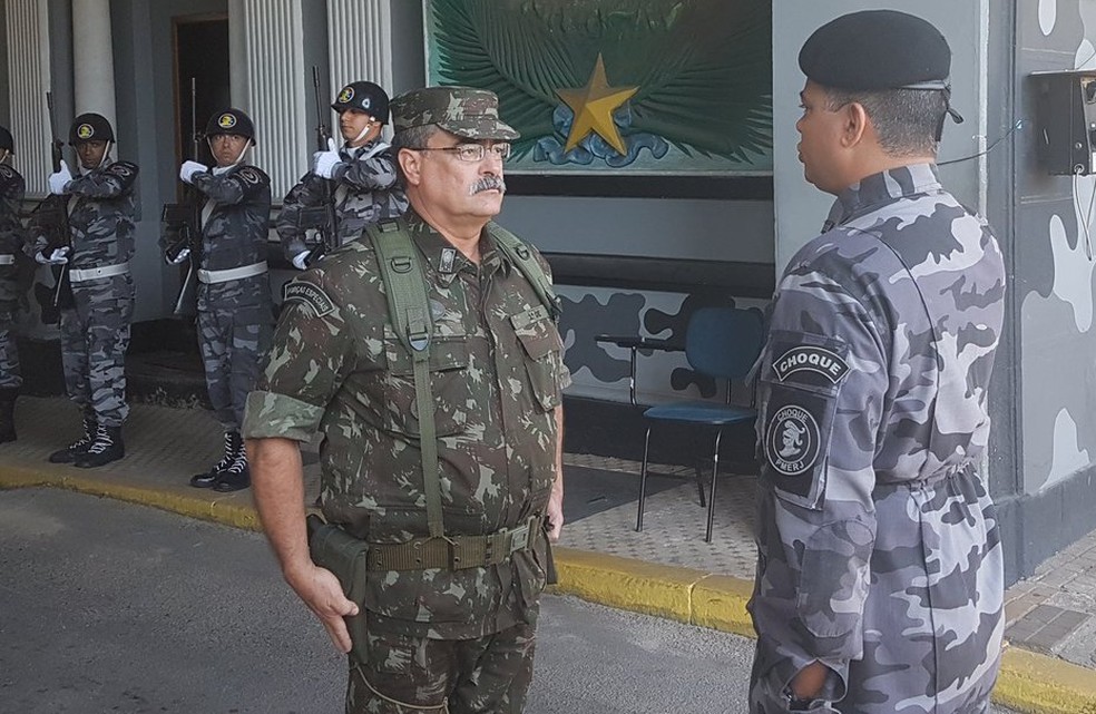 General Mauro Sinott em inspeção no Batalhão de Choque (Foto: Divulgação/Intervenção Federal/Twitter)