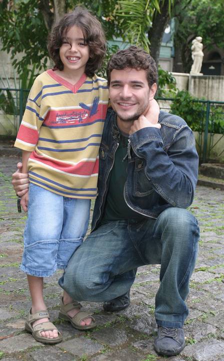 Matheus com Daniel Oliveira na novela 'Cobras & lagartos' (2006)