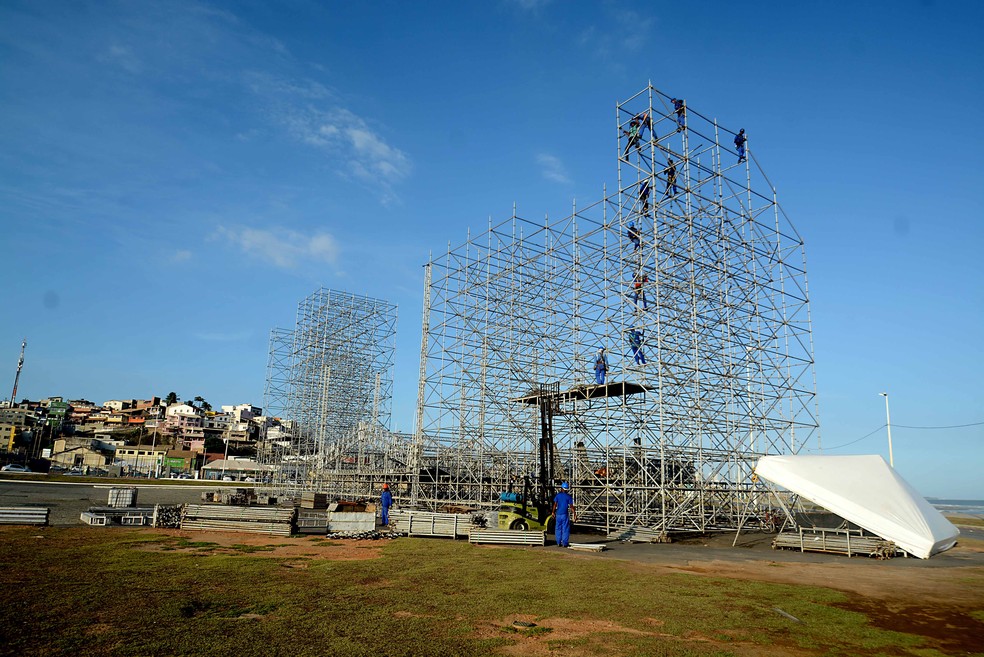 Palco do Festival da Virada de Salvador comeÃ§ou a ser montado na orla da Boca do Rio â?? Foto: DivulgaÃ§Ã£o/Secom