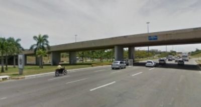 Motorista é preso por não socorrer policial após colisão na Av. Paralela