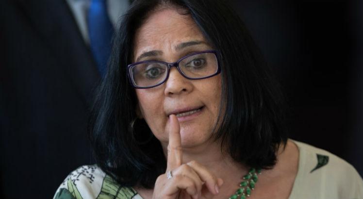 Resultado de imagem para Em cultos para 6 mil pessoas, futura ministra faz pregação contra o aborto