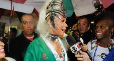 Xuxa desabafa sobre Globo após desfile em homenagem à Ivete Sangalo
