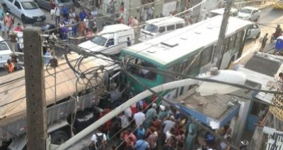 Acidente entre ônibus, caminhão e 3 carros deixa vítima fatal em Fazenda Grande