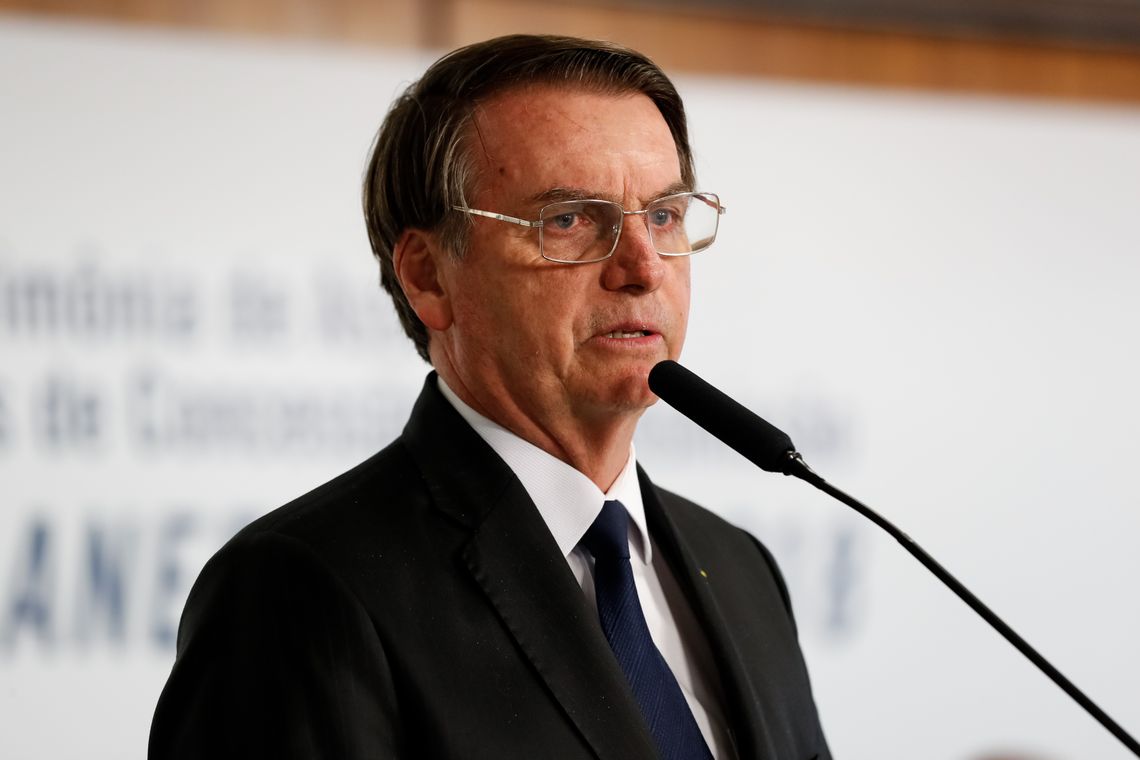 O presidente Jair Bolsonaro participa da cerimônia de assinatura dos contratos de concessão para a construção de novas linhas transmissão de energia elétrica.