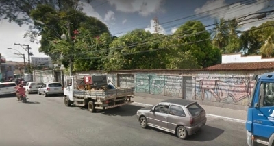 Manifestantes queimam objetos na Rua Silveira Martins