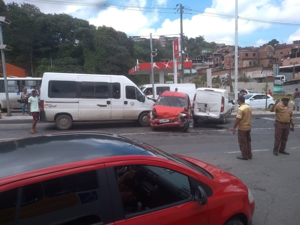 ServiÃ§o de Atendimento Movel de UrgÃªncia (Samu) estÃ¡ no local prestado os primeiros socorros. NÃ£o hÃ¡ informaÃ§Ãµes sobre o estado de saÃºde da vÃ­timas.  â?? Foto: Foto: Gil Costa