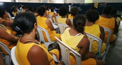  Juiz absolve mulher que tentou entrar na Mata Escura com celular na vagina e decisão gera polêmica