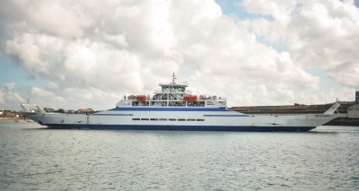 Motoristam aguardam 1h30 para embarque no ferry-boat no terminal de São Joaquim