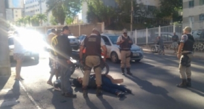 Acidente entre carro e moto complica trânsito em São Marcos