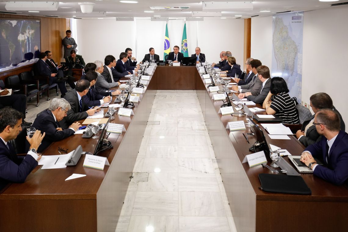 O Presidente da República, Jair Bolsonaro acompanhado do Vice-Presidente da República, General Hamilton Mourão e Ministro de Estado Chefe da Casa Civil da Presidência da República, Onyx Lorenzoni, participam da Reunião do Conselho de Governo