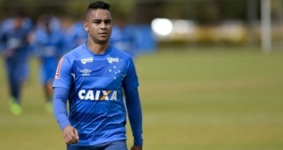 Vitória faz proposta por lateral do Cruzeiro