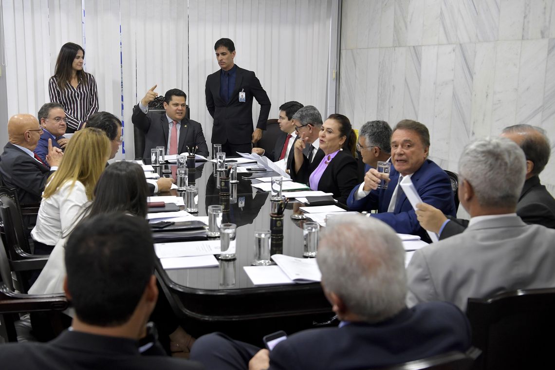 Presidente do Senado Federal, senador Davi Alcolumbre (DEM-AP), realiza reunião de lÃderes. Participam:presidente do Senado Federal, senador Davi Alcolumbre (DEM-AP); senadora Daniella Ribeiro (PP-PB); senadora Simone Tebet (MDB-MS);