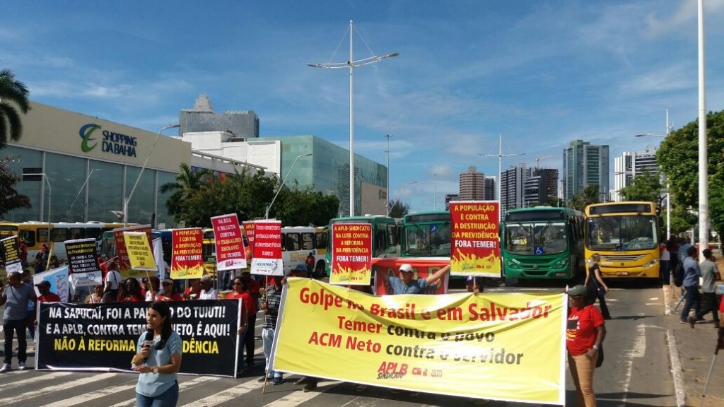 Imagens desta segunda-feira (19)