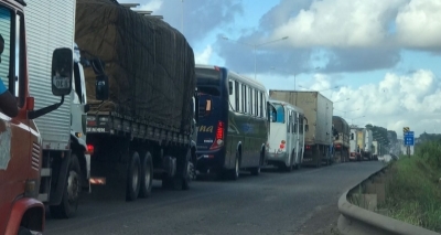 Acidente congestiona BR-324 nesta manhÃ£; veja trÃ¢nsito 