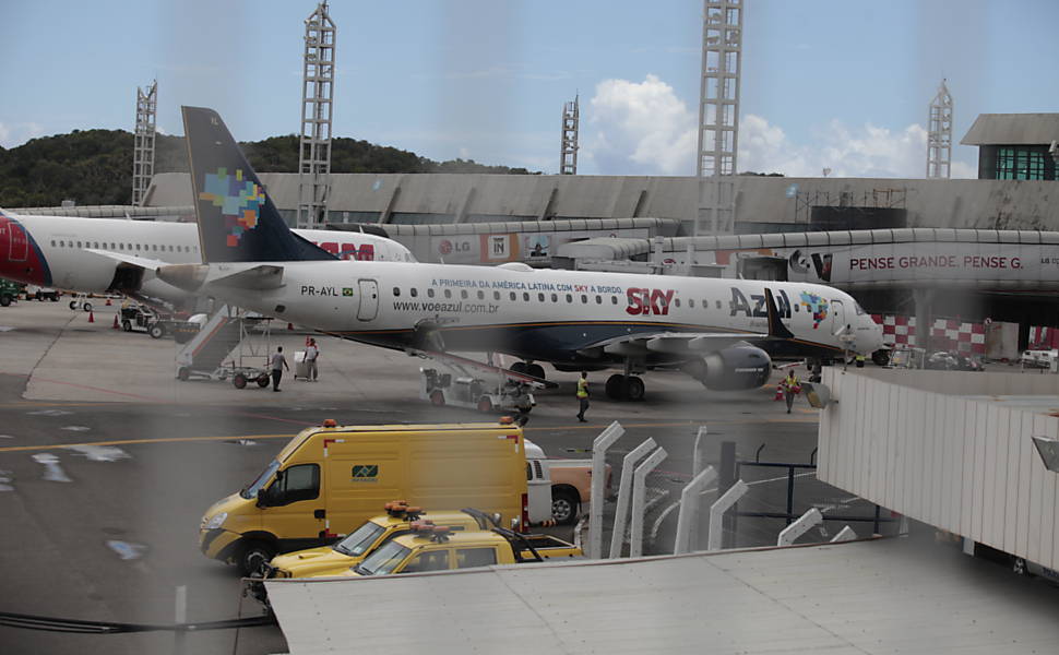 Resultado de imagem para leilão de aeroportos