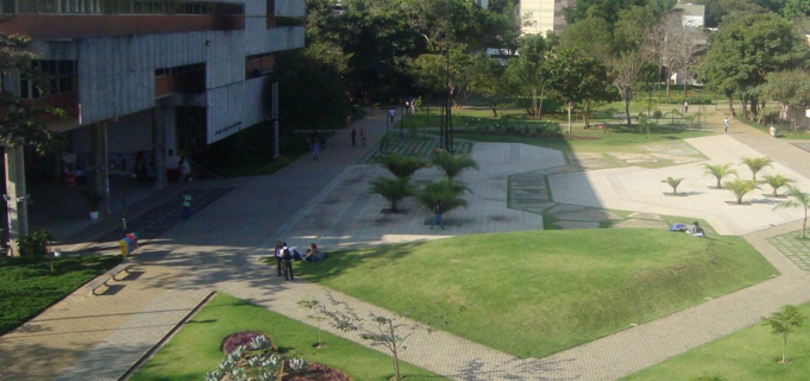 [Homem assalta funcionÃ¡ria e morde seguranÃ§a na Ufba]