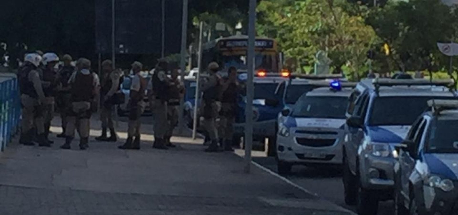 [Tentativa de assalto a carro forte termina em tiroteio no Salvador Shopping]