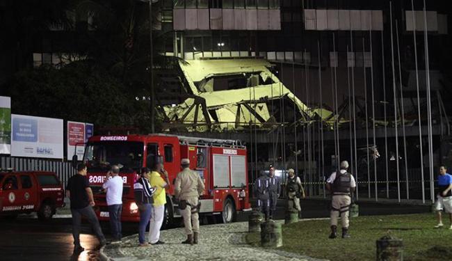 Resultado de imagem para fotos do centro de convençoes da bahia desabado